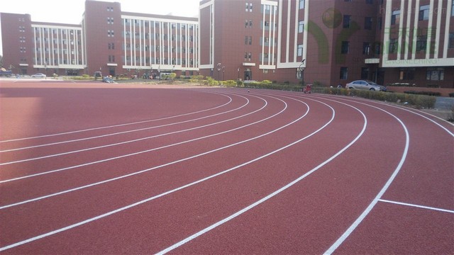 塑膠跑道與塑膠球場施工常見問題解答？