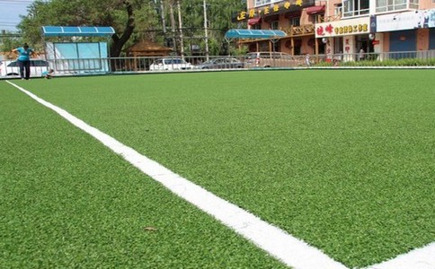 足球場人造草坪的價值